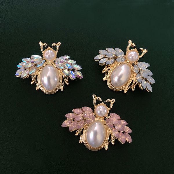 factory wholesale new jelly bee pearl brooch simple feminine suit pin bag buckle accessories hea/rtsch/rome
factory wholesale new jelly bee pearl brooch simple feminine suit pin bag buckle accessories hea/rtsch/rome