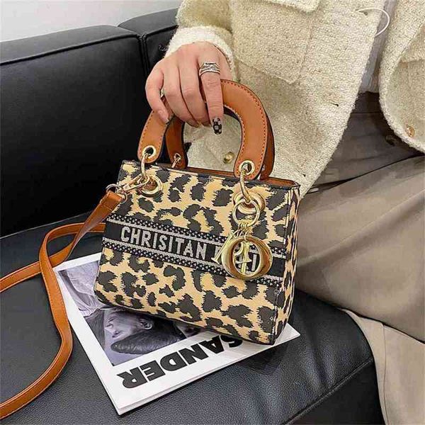 2022 latest models handbag wholesale bag princess of wales bag one shoulder leopard print contrast color bags
2022 latest models handbag wholesale bag princess of wales bag one shoulder leopard print contrast color bags