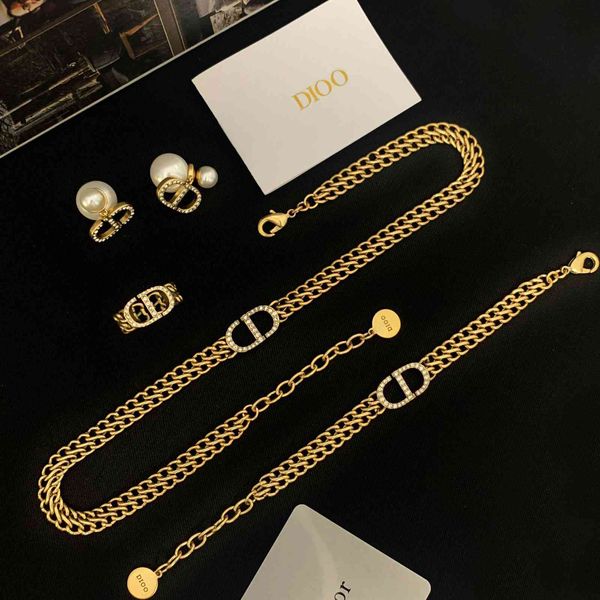 2021 luxury designer jewelry letter neck chain necklace temperament female pearl earring earring brass bracelet ring, Silver
2021 luxury designer jewelry letter neck chain necklace temperament female pearl earring earring brass bracelet ring, Silver