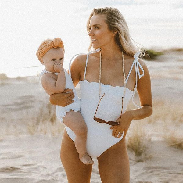 women's swimwear fold one piece swimsuit women 2021 summer beachwear bow lace up ruffles beach bodysuits bathing suits monokini, White;black
women's swimwear fold one piece swimsuit women 2021 summer beachwear bow lace up ruffles beach bodysuits bathing suits monokini, White;black