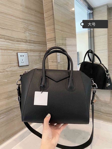 outlet 2021 large black cowhide boston bag one shoulder cross wing commuter bag luxuryss designerss yw
outlet 2021 large black cowhide boston bag one shoulder cross wing commuter bag luxuryss designerss yw