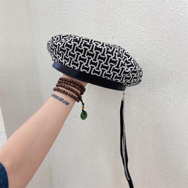 berets 202109-may-xx autumn fashion long chain geometric letter street lady beret hat men women leisure painter, Blue;gray
berets 202109-may-xx autumn fashion long chain geometric letter street lady beret hat men women leisure painter, Blue;gray