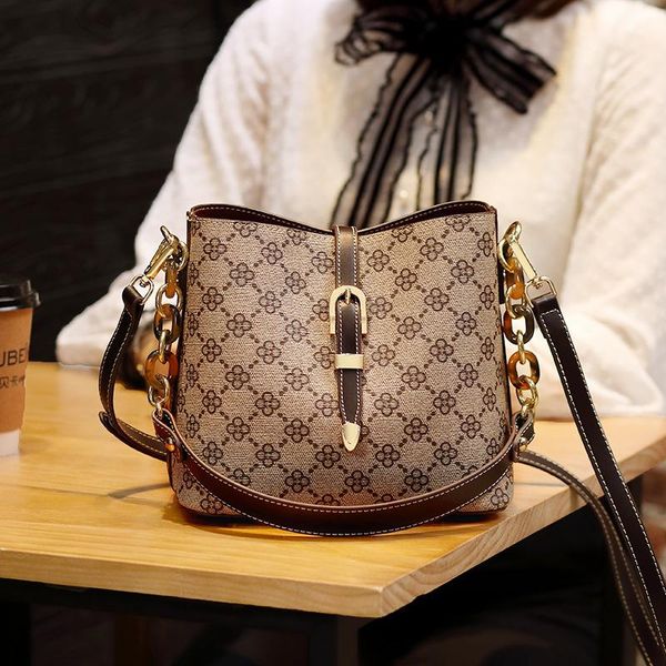 evening bags vintage style chain handbags for women 2021 fashion luxury designer shoulder crossbody female simple purses travel
evening bags vintage style chain handbags for women 2021 fashion luxury designer shoulder crossbody female simple purses travel