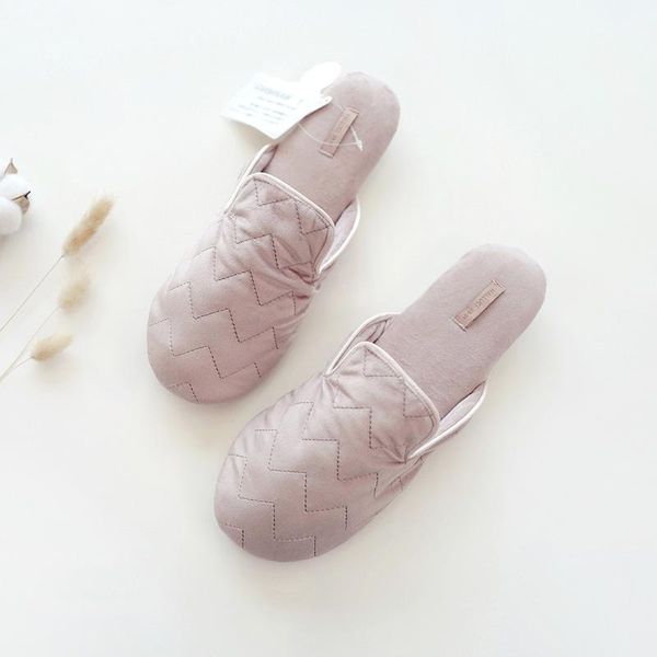 slippers -selling women's shoes, products, fashionable and simple office for women, silent non-slip indoor home, Black
slippers -selling women's shoes, products, fashionable and simple office for women, silent non-slip indoor home, Black
