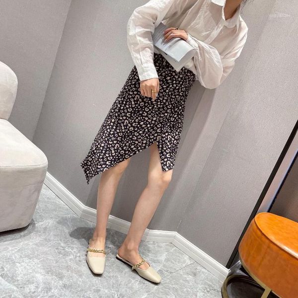 mules metal chain stone pattern square toe female slippers fashion retro summer outdoor slip-on women dress flat shoes1, Black
mules metal chain stone pattern square toe female slippers fashion retro summer outdoor slip-on women dress flat shoes1, Black