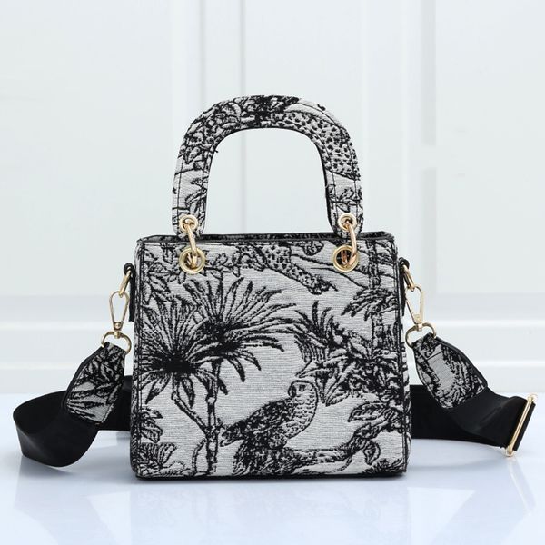 designer wallet luxury bag handbags totes cross body shoulder bags canvas fashion brand advanced three-dimensional embroidery handbag size 2
designer wallet luxury bag handbags totes cross body shoulder bags canvas fashion brand advanced three-dimensional embroidery handbag size 2