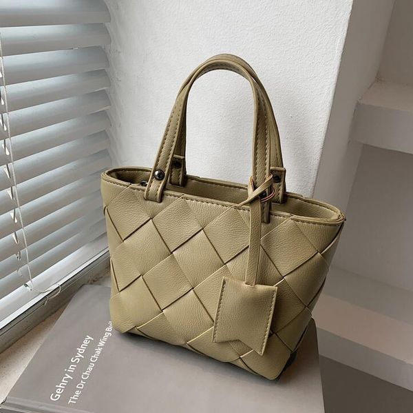 wholesale factory women leathers shoulder bags simple joker solid color woven handbag sweet small fresh leather tote bag elegant winter plai, Black;red
wholesale factory women leathers shoulder bags simple joker solid color woven handbag sweet small fresh leather tote bag elegant winter plai, Black;red