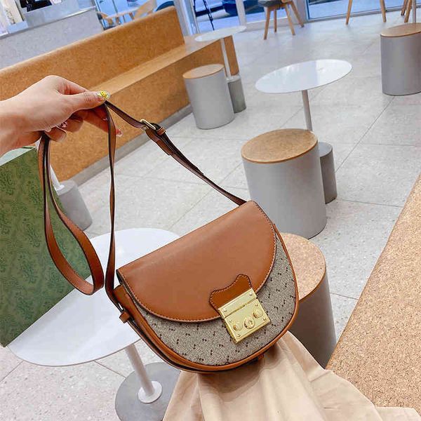 small bag women new fashion single shoulder messenger bag texture women's style saddle handbags newest
small bag women new fashion single shoulder messenger bag texture women's style saddle handbags newest