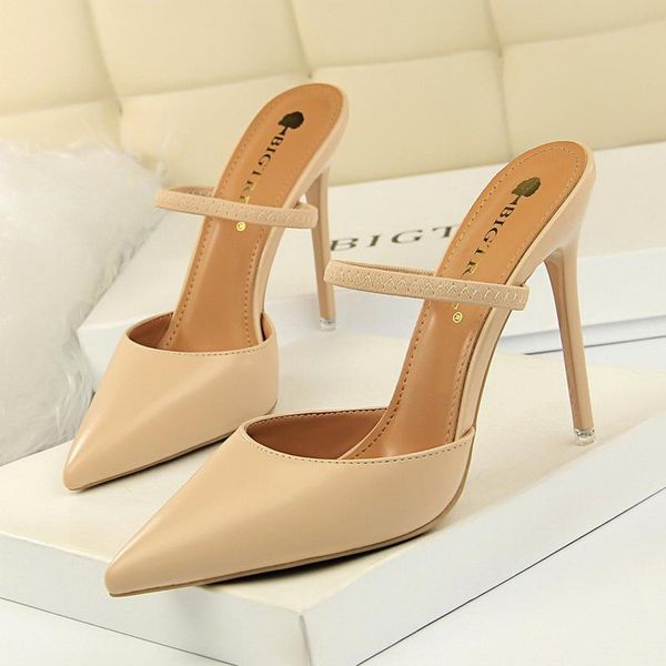 slippers european and american style retro simple baotou high-heeled fashion shallow mouth pointed hollow female, Black
slippers european and american style retro simple baotou high-heeled fashion shallow mouth pointed hollow female, Black