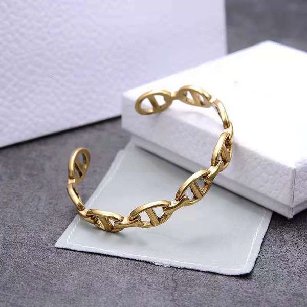 chain bracelet dijia / dejia 2021 fashion cd women's net red high version classic ring women, Black
chain bracelet dijia / dejia 2021 fashion cd women's net red high version classic ring women, Black