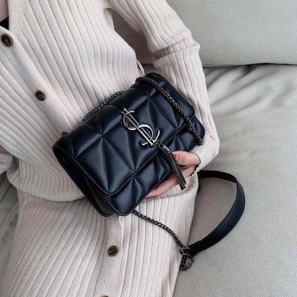 duffel bags handbag 2021 fashion simple square bag quality pu leather women's designer lock shoulder messenger
duffel bags handbag 2021 fashion simple square bag quality pu leather women's designer lock shoulder messenger