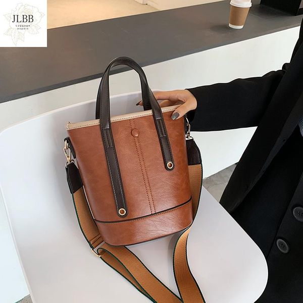 evening bags women retro brown handbag female casual tote shoulder sac a main femme large capacity ladies hand bolsa feminina
evening bags women retro brown handbag female casual tote shoulder sac a main femme large capacity ladies hand bolsa feminina
