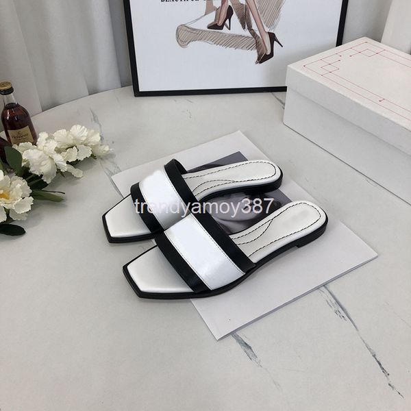 slippers cool slippers women's summer low heel flat bottom, comfortable square head, one-line belt, fashionable for external wear, Black 
slippers cool slippers women's summer low heel flat bottom, comfortable square head, one-line belt, fashionable for external wear, Black