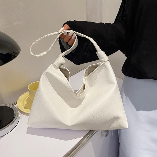 evening bags tofu bag women's 2021 korean version of simple soft leather handbag with large capacity for daily leisure.
evening bags tofu bag women's 2021 korean version of simple soft leather handbag with large capacity for daily leisure.
