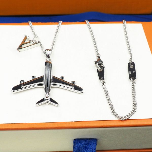 new arrive europe america fashion men womens lady silver-colour hardware engraved v letter necklace with plane pendant mp3157
new arrive europe america fashion men womens lady silver-colour hardware engraved v letter necklace with plane pendant mp3157