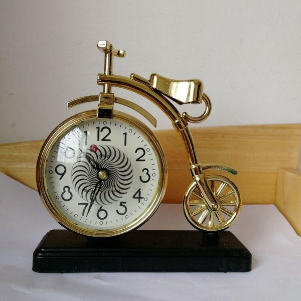 wristwatches shanghai diamond brand mechanical alarm clock export iraq antique, Slivery;brown
wristwatches shanghai diamond brand mechanical alarm clock export iraq antique, Slivery;brown