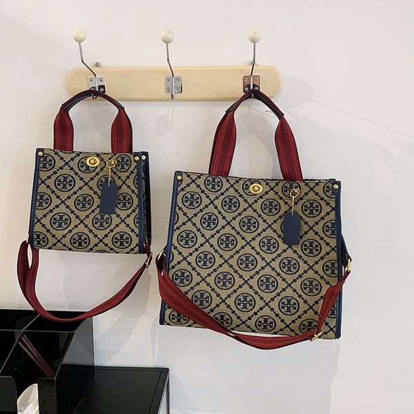 design s 2021 summer new printed portable tote bag popular old flower single shoulder size diagonal bag 
design s 2021 summer new printed portable tote bag popular old flower single shoulder size diagonal bag