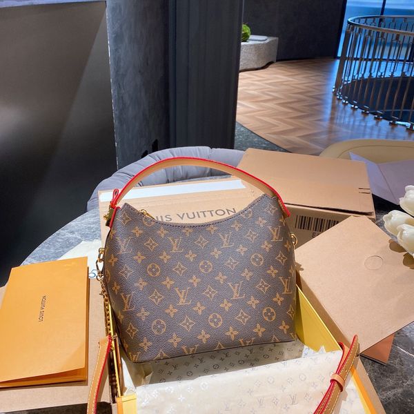 luxury designer bag, shopping bags, classic reading pattern, one shoulder slung
luxury designer bag, shopping bags, classic reading pattern, one shoulder slung