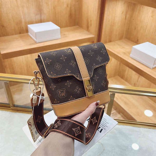 2022 factory wholesale leisure simple women's bag fashion small square bag personalized minority design single shoulder messenger bag
2022 factory wholesale leisure simple women's bag fashion small square bag personalized minority design single shoulder messenger bag