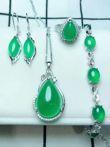 bracelet, earrings & necklace c97#925 silver inlaid natural chalcedony set, the jade face is clean and translucent, Black
bracelet, earrings & necklace c97#925 silver inlaid natural chalcedony set, the jade face is clean and translucent, Black