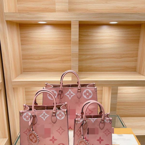 2021 new shopping tote changing color large capacity head leather printing women's bag
2021 new shopping tote changing color large capacity head leather printing women's bag
