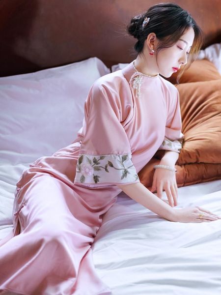 ethnic clothing 2021 oriental embroidery half sleeve cheongsam dress lady women long qipao chinese traditional elegant party, Red
ethnic clothing 2021 oriental embroidery half sleeve cheongsam dress lady women long qipao chinese traditional elegant party, Red