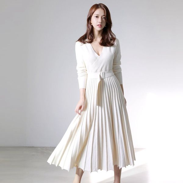 Black/Blue Beige elegant pleated knitted dress for women 2021 autumn winter fashion V-neck long maxi knitwear female vestidos
Black/Blue Beige elegant pleated knitted dress for women 2021 autumn winter fashion V-neck long maxi knitwear female vestidos