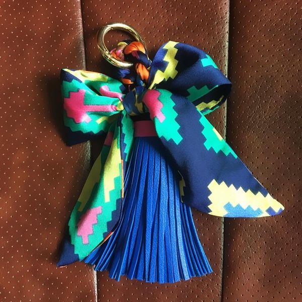 keychains 2021 tideway leather pu tassel silk ribbon bow-knot key ring chain women charm handbag accessory, Silver
keychains 2021 tideway leather pu tassel silk ribbon bow-knot key ring chain women charm handbag accessory, Silver