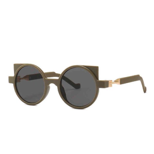 1872 concept cat's eye flat "futuristic" sunglass trend frosted sunglass, White;black
1872 concept cat's eye flat "futuristic" sunglass trend frosted sunglass, White;black