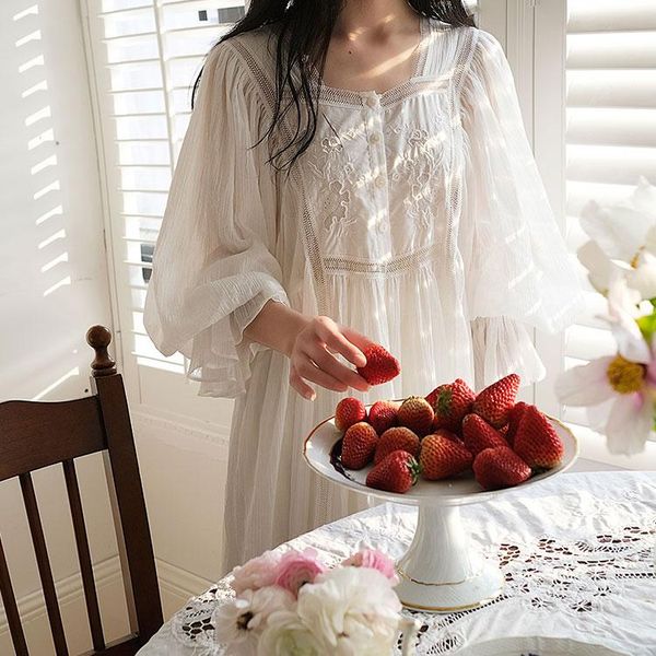 women's sleepwear princess dress court style long sleeve sleepshirts.vintage embroidered nightgown.ladies girl's nightdress home, Black;red
women's sleepwear princess dress court style long sleeve sleepshirts.vintage embroidered nightgown.ladies girl's nightdress home, Black;red