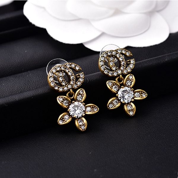 design jewelry s925 silver needle metal diamond studded texture carved mother noble bai da earrings female
design jewelry s925 silver needle metal diamond studded texture carved mother noble bai da earrings female