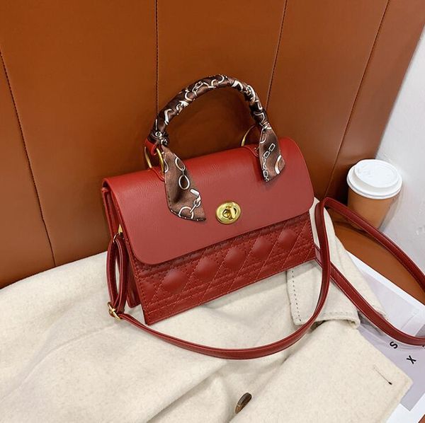 wholesale women handbag retro embossed womens shoulder bag simple and elegant atmospheric leather shoulders bags fashion scarf handbags, Black;red
wholesale women handbag retro embossed womens shoulder bag simple and elegant atmospheric leather shoulders bags fashion scarf handbags, Black;red