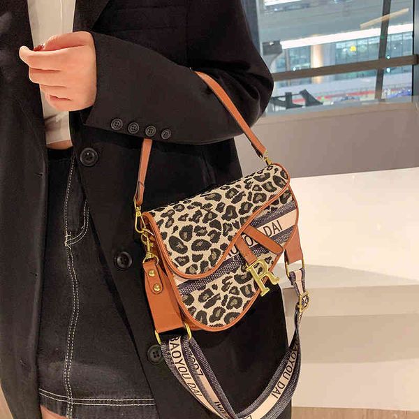 2022 factory wholesale new leopard small women's fashion versatile one shoulder messenger bag popular texture saddle bag 2w9m
2022 factory wholesale new leopard small women's fashion versatile one shoulder messenger bag popular texture saddle bag 2w9m