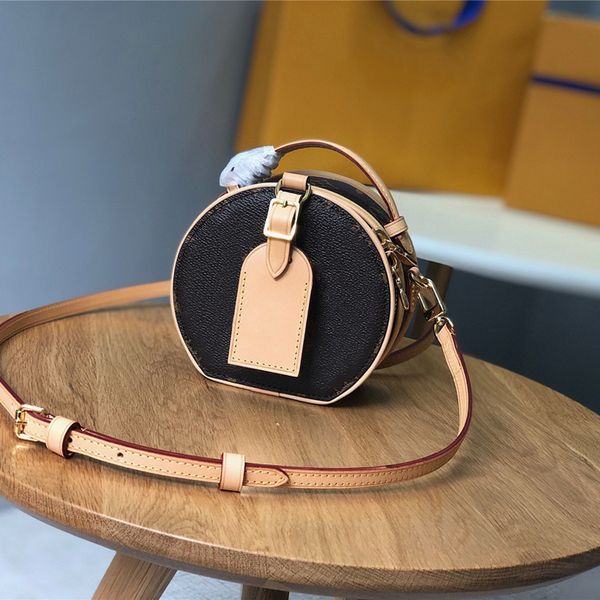 brand womens circular cross-body bag fashion designers mini brown handbag with nameplate totes waist bags cosmetic container round bag 13cm
brand womens circular cross-body bag fashion designers mini brown handbag with nameplate totes waist bags cosmetic container round bag 13cm