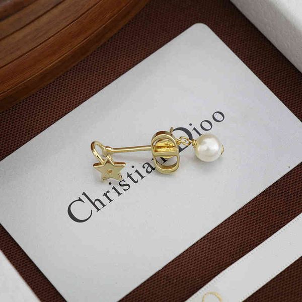 design jewelry family letter 2021 new pearl earrings women's creative single wind ear clip earrings, Silver
design jewelry family letter 2021 new pearl earrings women's creative single wind ear clip earrings, Silver