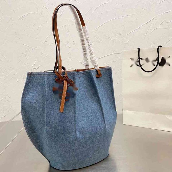 luxury handbags and storage bags net red same fashion canvas denim pleated tote bag one shoulder hand large capacity wom
luxury handbags and storage bags net red same fashion canvas denim pleated tote bag one shoulder hand large capacity wom