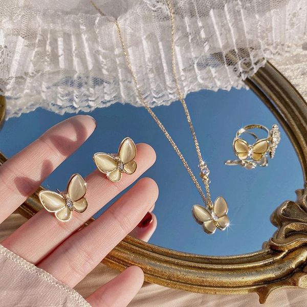 pendant necklaces 2021 korean design light luxury temperament butterfly opal necklace for women tide cold wind feeling clavicle chain, Silver
pendant necklaces 2021 korean design light luxury temperament butterfly opal necklace for women tide cold wind feeling clavicle chain, Silver