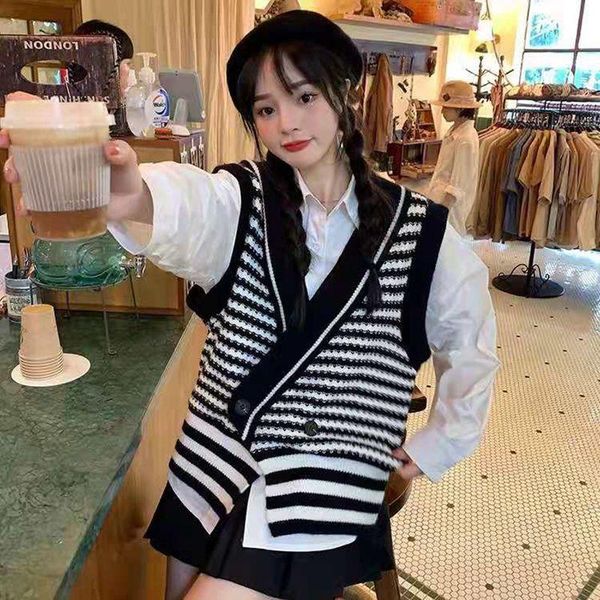 women's vests spring autumn fashion style short v-neck loose striped knit small fragrant cardigan sweater vest women trendy 211, Black;white
women's vests spring autumn fashion style short v-neck loose striped knit small fragrant cardigan sweater vest women trendy 211, Black;white