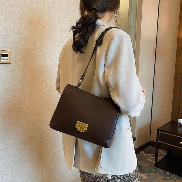 evening bags 2021 fashion metal buckle flap bag all match small square lady shoulder designer
evening bags 2021 fashion metal buckle flap bag all match small square lady shoulder designer