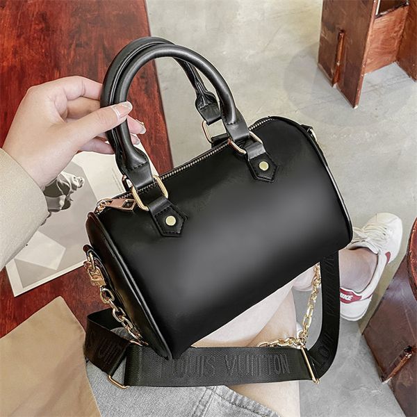 dropship women's classical brand design old flower boston bag with chain shoulder straps and wide strap fashion hand bags #7201 spinn
dropship women's classical brand design old flower boston bag with chain shoulder straps and wide strap fashion hand bags #7201 spinn