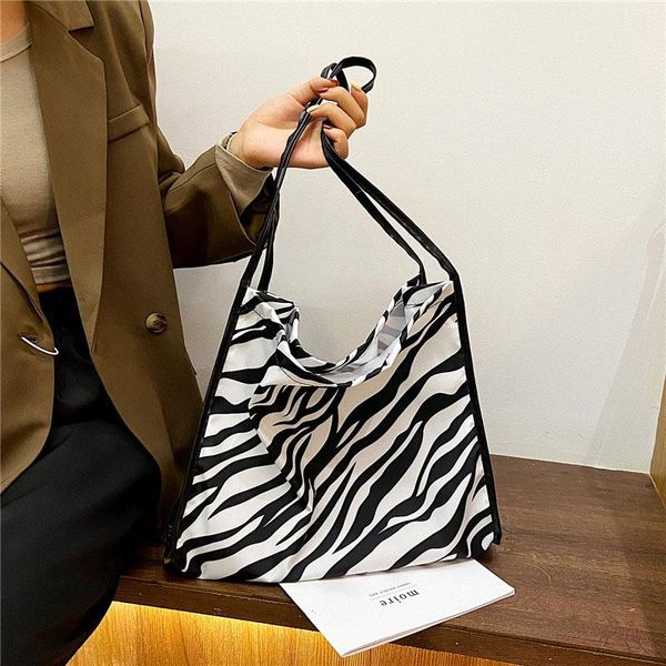 evening bags trend canvas shopping woman fashion design shoulder animal print high-end tote bag leisure large capacity
evening bags trend canvas shopping woman fashion design shoulder animal print high-end tote bag leisure large capacity