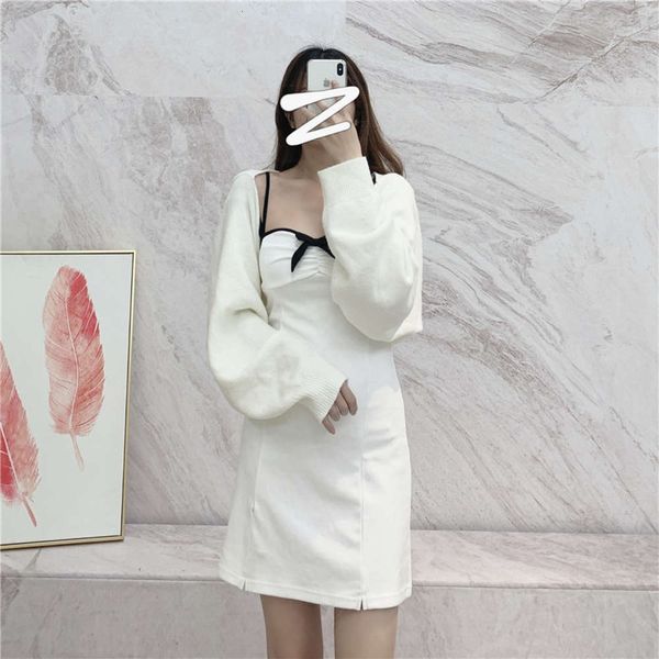designer 21ss joey ono chazi shoulder sweater coat bow neck short suspender wrap chest and waist dress, White
designer 21ss joey ono chazi shoulder sweater coat bow neck short suspender wrap chest and waist dress, White