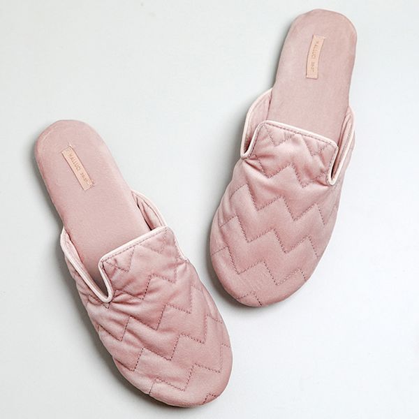 classic winter warm female shoes solid pink cotton fabric plush light non-slip floor women home slippers for girls 2022 new, Black
classic winter warm female shoes solid pink cotton fabric plush light non-slip floor women home slippers for girls 2022 new, Black