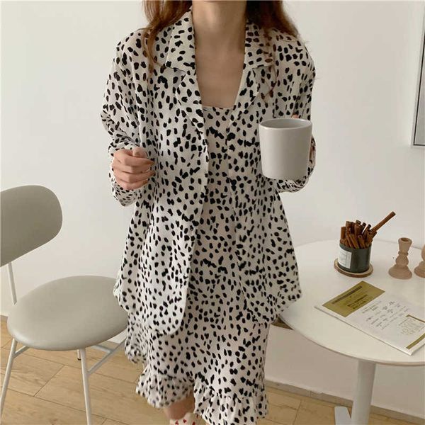 2021 summer leopard pattern suspender nightdrs + blazer coat pajamas long skirt housewear, Black;gray
2021 summer leopard pattern suspender nightdrs + blazer coat pajamas long skirt housewear, Black;gray