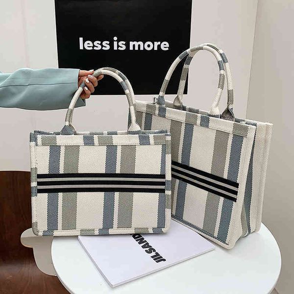 2022 latest models handbag wholesale direct lattice high-capacity women's leisure travel portable one shoulder commuter tote
2022 latest models handbag wholesale direct lattice high-capacity women's leisure travel portable one shoulder commuter tote