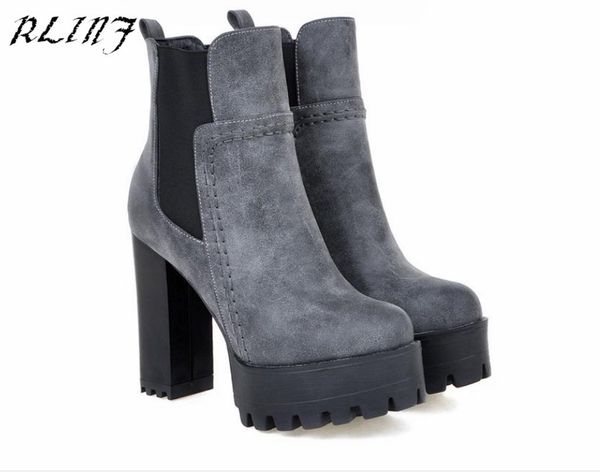 boots designer 2021 stylish short thick heel with helmet round head sleeve black brown grey
boots designer 2021 stylish short thick heel with helmet round head sleeve black brown grey
