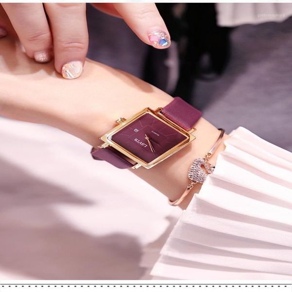 wristwatches fashion women quartz watch luxury leather analog wrist watches female clock brand simple casual watchrelogio feminino, Slivery;brown 
wristwatches fashion women quartz watch luxury leather analog wrist watches female clock brand simple casual watchrelogio feminino, Slivery;brown