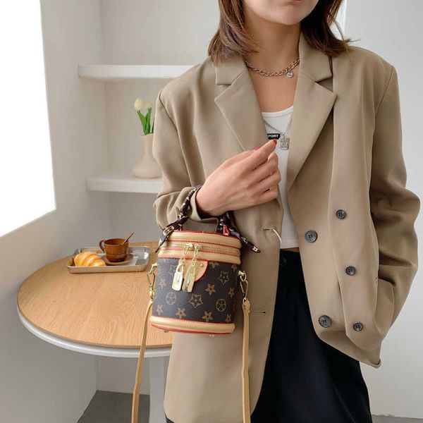 laohua portable cylinder bag female 2021 minority dign fashionable commuter single room msenger bucket bag
laohua portable cylinder bag female 2021 minority dign fashionable commuter single room msenger bucket bag