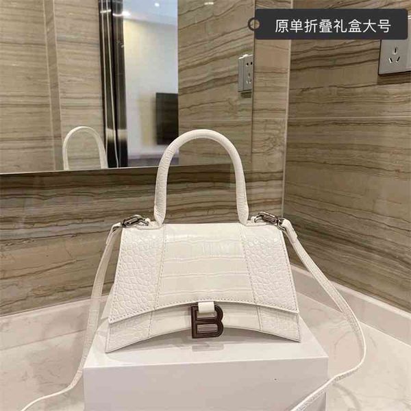 handbag leather hourglass bag trapezoidal flap small red book versatile messenger size: 23x15cm designers s hileng
handbag leather hourglass bag trapezoidal flap small red book versatile messenger size: 23x15cm designers s hileng