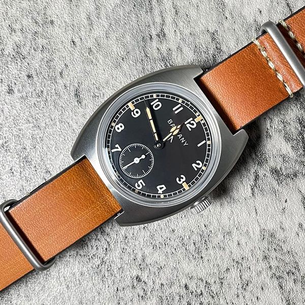 wristwatches men 36mm black dial watch st1702 automatic 10bar bubble sapphire tonneau case vintage military mechanical, Slivery;brown
wristwatches men 36mm black dial watch st1702 automatic 10bar bubble sapphire tonneau case vintage military mechanical, Slivery;brown
